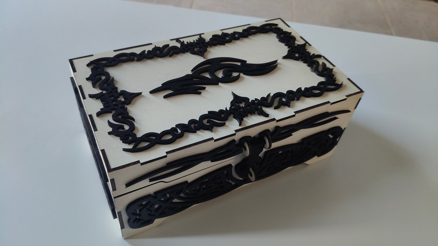 Boîte à bijoux décorative en bois – Motifs noirs découpés au laser